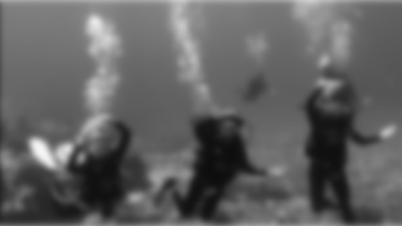 tempGirls-Pose-Diving.jpg