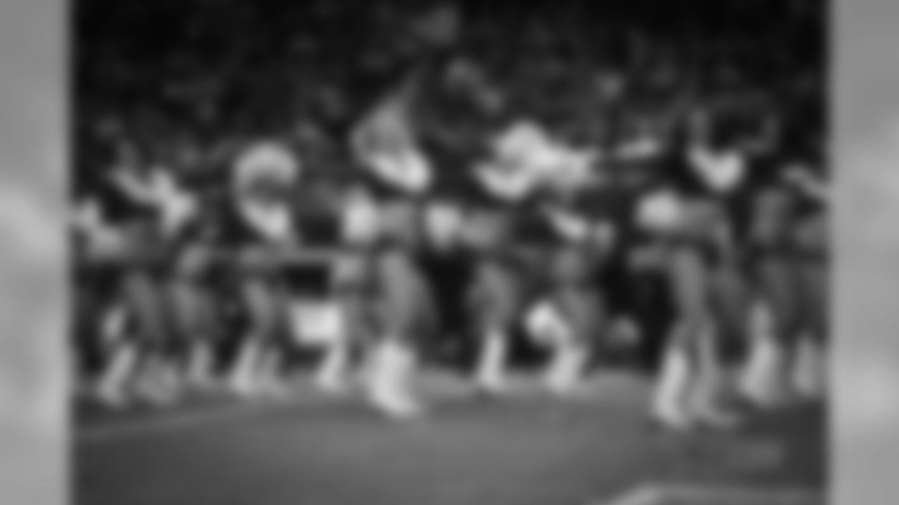 20161218_dal_cheer_all_jj17447.jpg