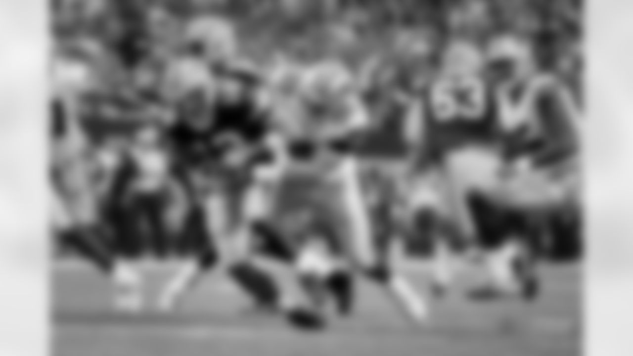 d-20171008_dal_tyrone_crawford_selects_jj48605.jpg