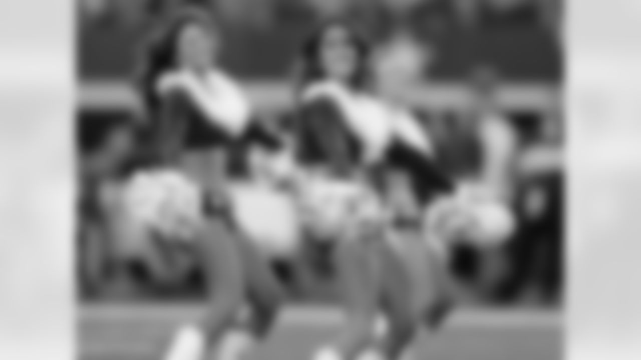 tempCheers_121713_21.jpg