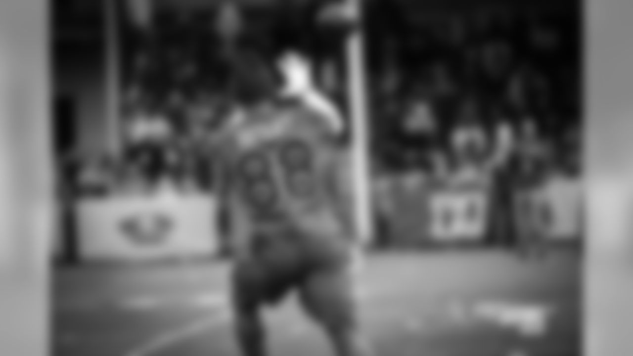 20170128_probowl_dez_bryant_selects_jj29330.jpg