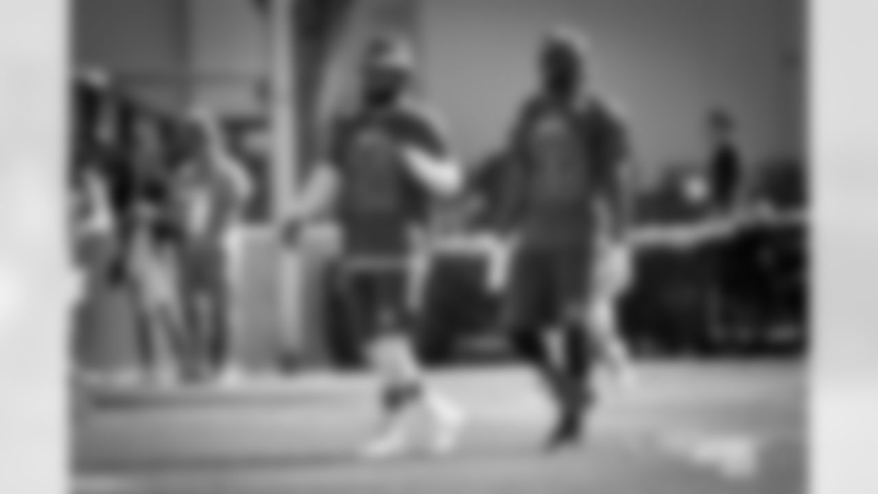 20170126_probowl_ezekiel_elliott_and_dez_byrant_selects_jj28619.jpg