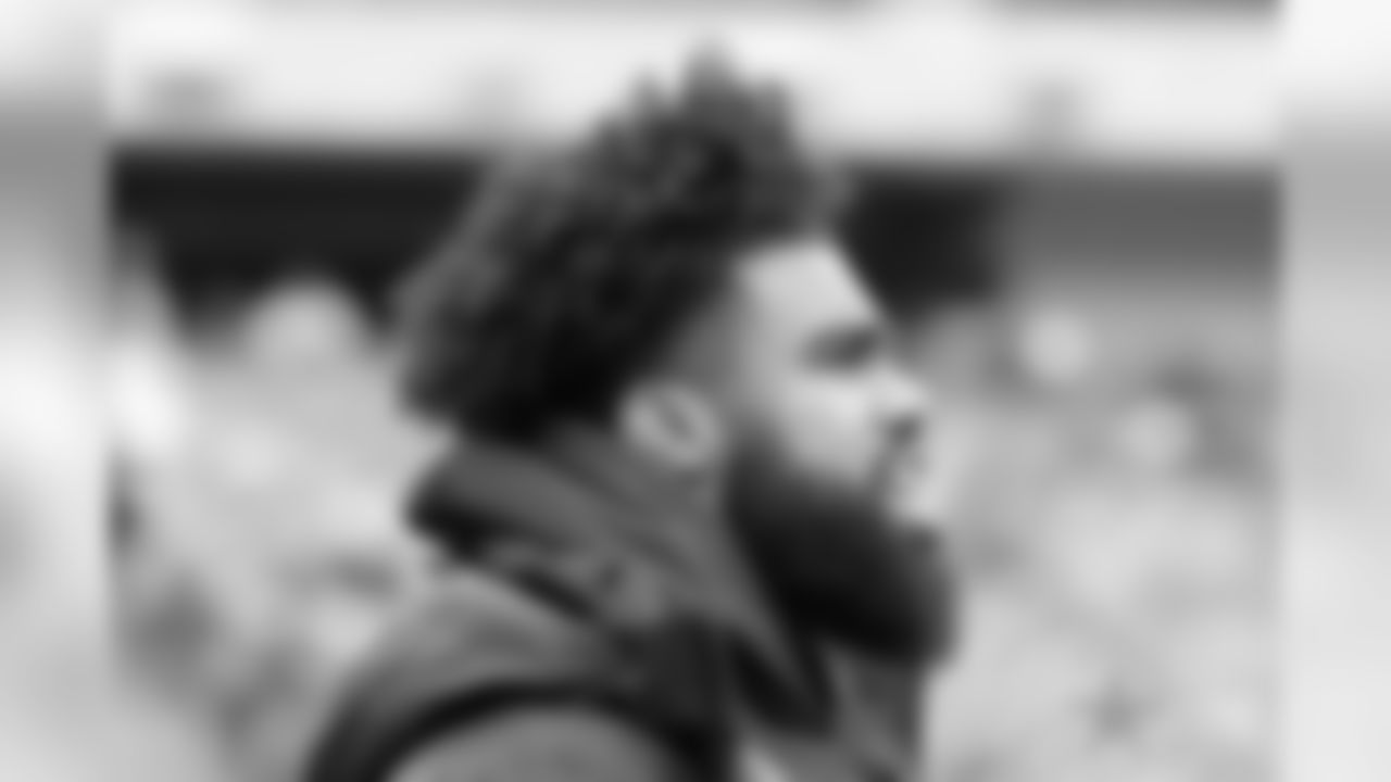Dallas Cowboys' Ezekiel Elliott looks over the field before an NFL football game against the New York Giants, Sunday, Dec., 30, 2018, in East Rutherford, N.J. (AP Photo/Frank Franklin II)