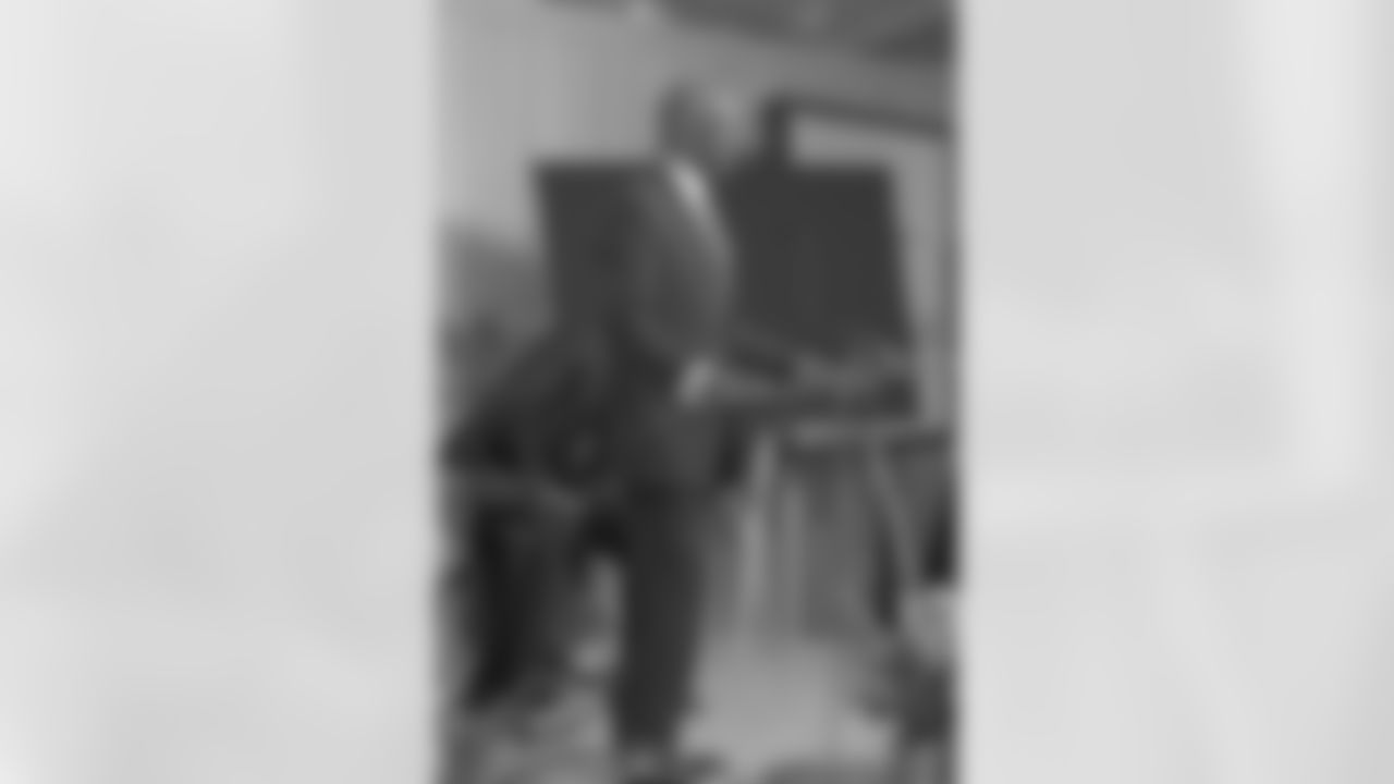20160504_dal_drew_pearson12.jpg