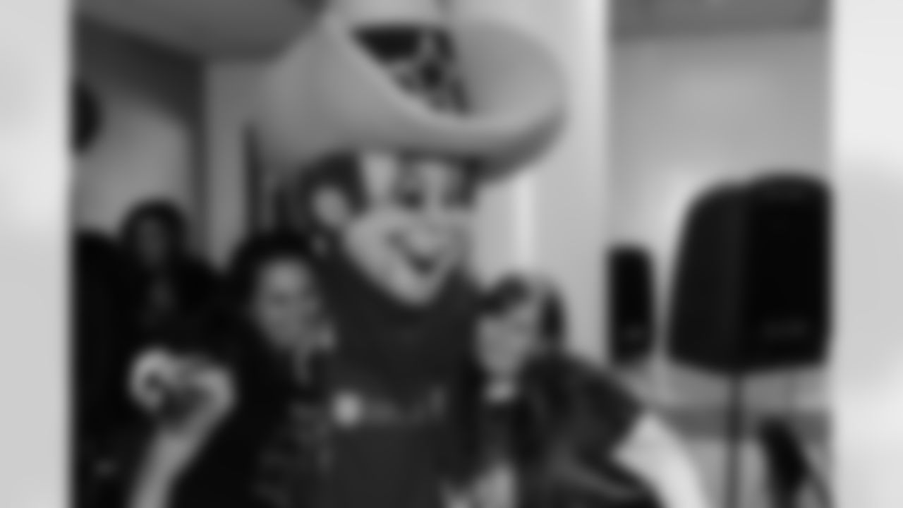temp111312_EarlyThanksgiving_09.jpg