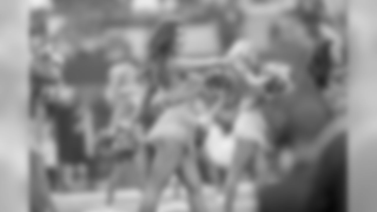 temp20141005_DAL_cheers_BCA_halftime20_JenniferE.jpg