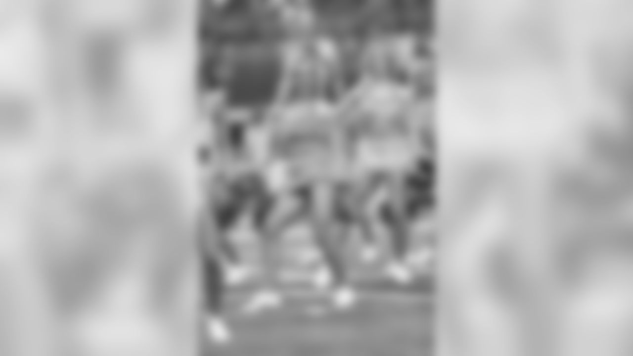 temp20141005_DAL_cheers_BCA_halftime34_Melissa.jpg