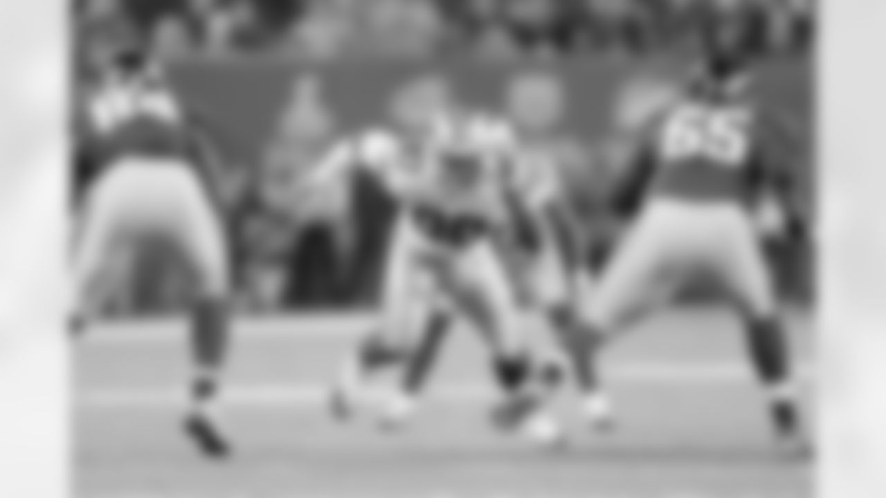 demarcus_lawrence_20141123_dal_nyg_quickies104.jpg