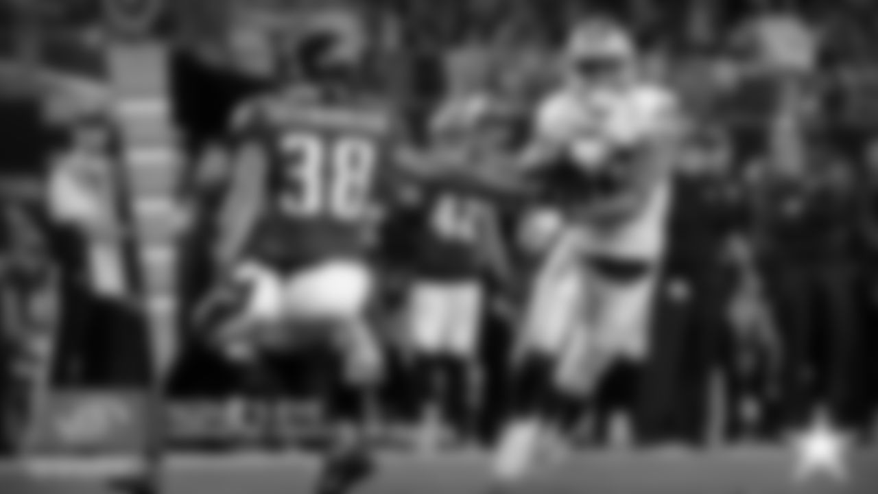 Heck of a move by Tavon Austin to get around Orlando Scandrick for the first Cowboys touchdown. But going back and studying the tape, he also got a heck of a block by Michael Gallup down field on Jalen Mills to get him into the end zone. Gallup drove Mills three yards deep into the end zone, which gave Austin the space necessary to take the ball over the pylon. Great effort by Gallup in order to help his teammate.
