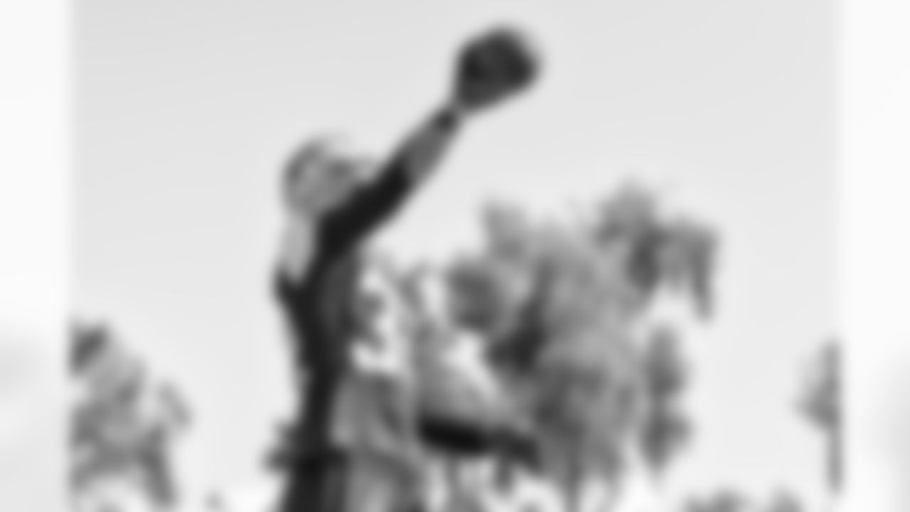 08-20-2015
Oxnard, California
Training Camp