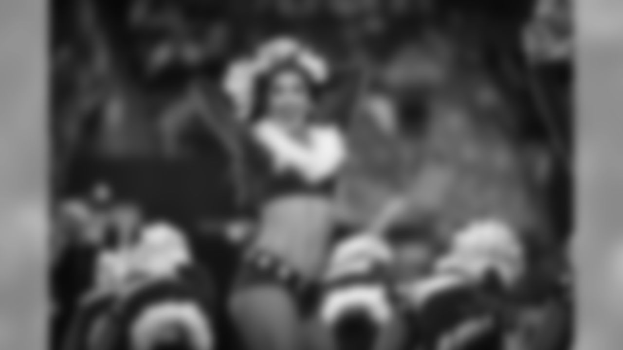 20161218_dal_cheer_all_jj17329.jpg
