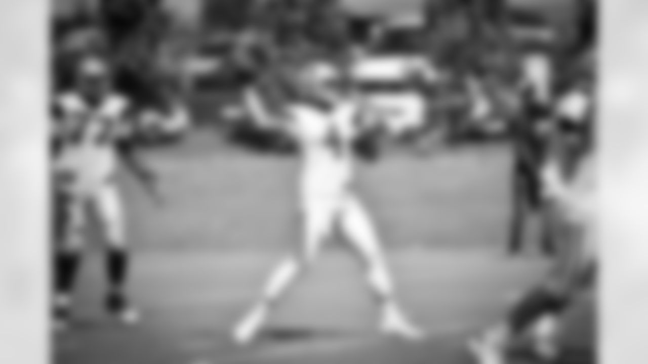 20160921_practice_dak_prescott_selects_jj0221.jpg