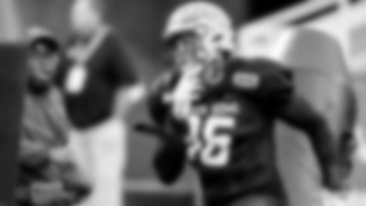 3. Jermaine Johnson II (Edge – Florida State)
There were plenty of expectations entering the week that Johnson was going to have a big week and did he ever. Despite only participating on the first two days of practice, he left a lasting impression with his quickness and bend off the edge that resulted in clean reps through drills and quarterback pressures during the team periods.