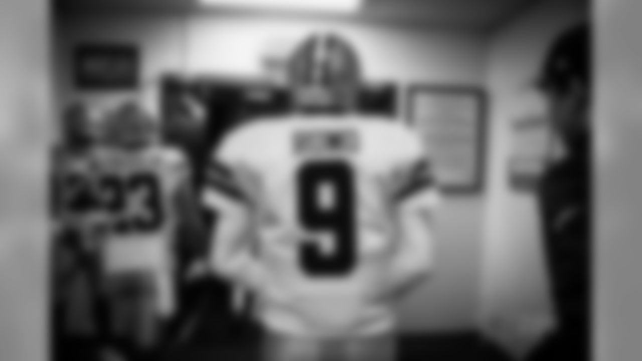 2017101_dal_tony_romo_selects_jj22661.jpg