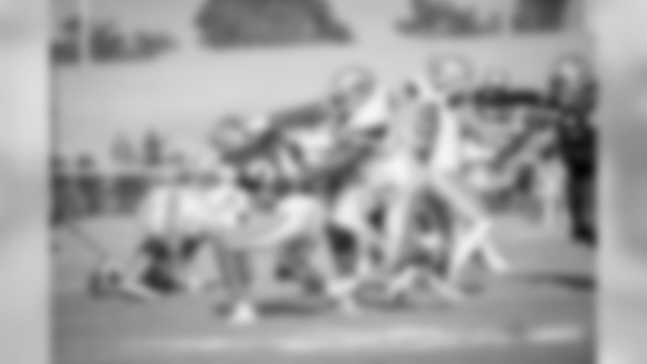 20180801_Training Camp_Tyron Smith_Selects_JJ_000885 2