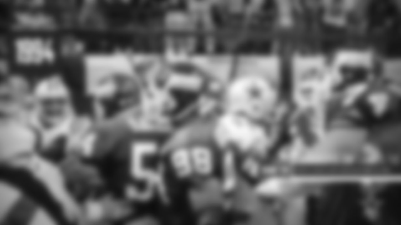 1994 – Cowboys 38, Giants 10 – This game will be remembered more for what happened at halftime rather than the two halves around it. The Cowboys dominated the game from start to finish, but it was a rather intense fight that occurred after the final play of the first half that got ugly on both sides. Order was restored eventually and the Cowboys picked up where they left off in the second half. Emmitt Smith had 163 rushing yards, his ninth-best performance of his career.