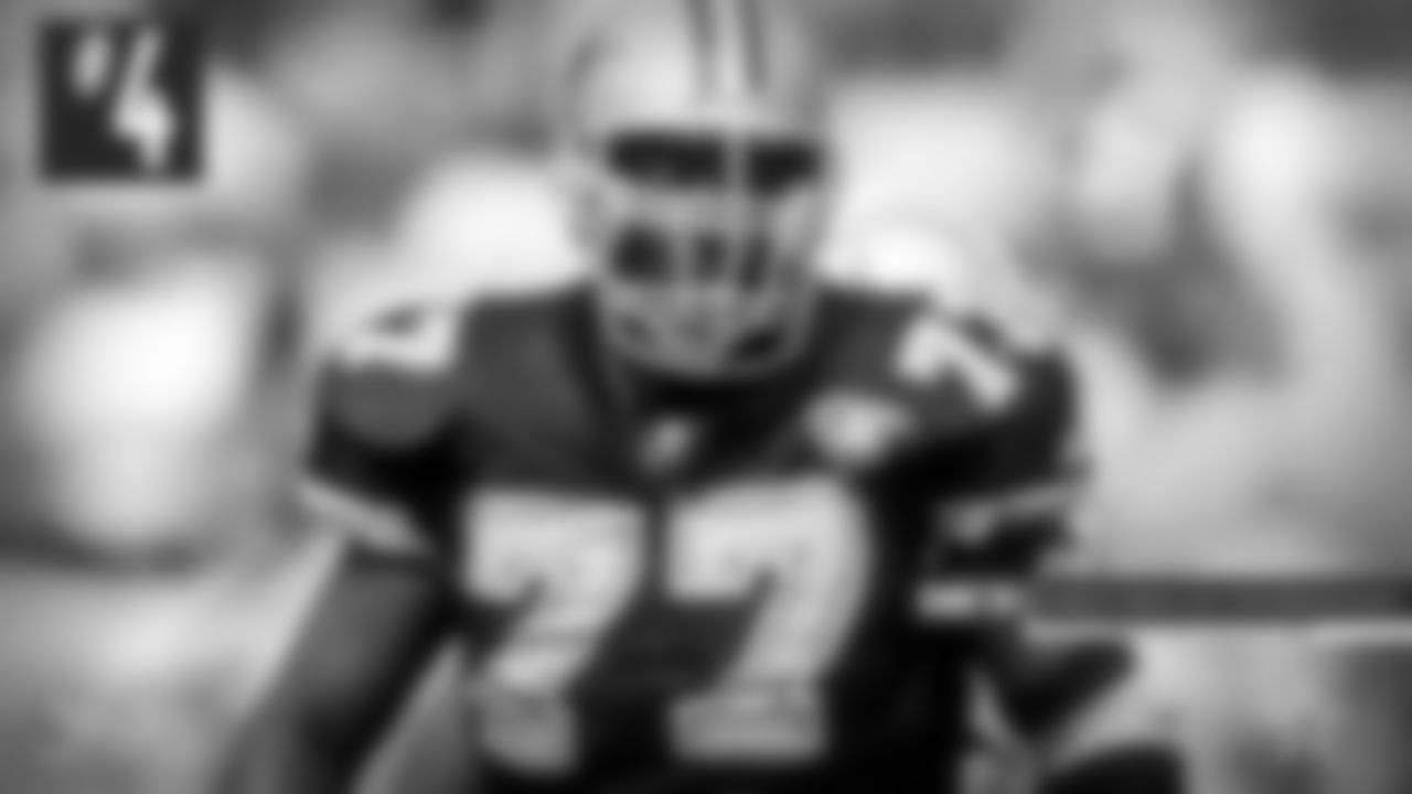 4. Jim Jeffcoat (23rd overall, 1983) – Similar to the Greg Ellis draft in 1998 when he was taken over Randy Moss, it's hard not to think about the "what-if" scenarios with the Cowboys considering drafting Dan Marino with this pick. Instead, that went with Jeffcoat, who never made a Pro Bowl. But he did play 15 seasons with the Cowboys, and finished his solid career with 94.5 sacks, which ranks 7th in team history.