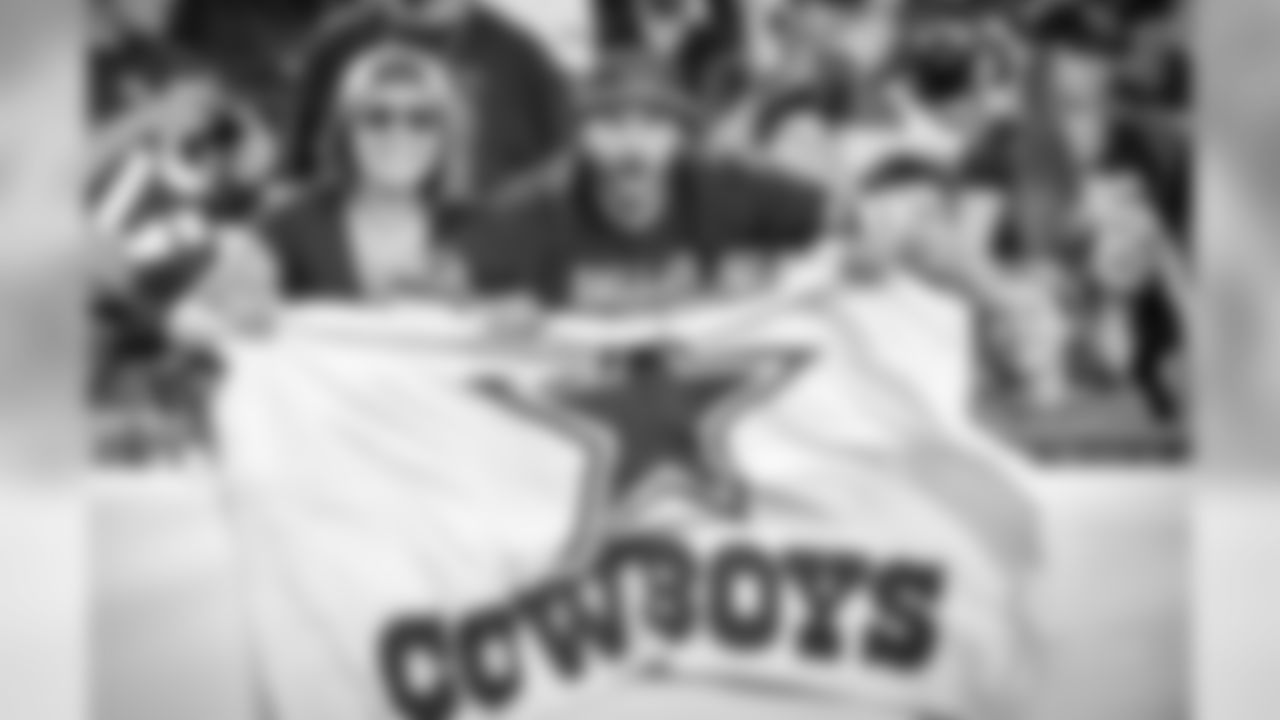 2016_cowboys_rams_fans_selects_jj1100.jpg