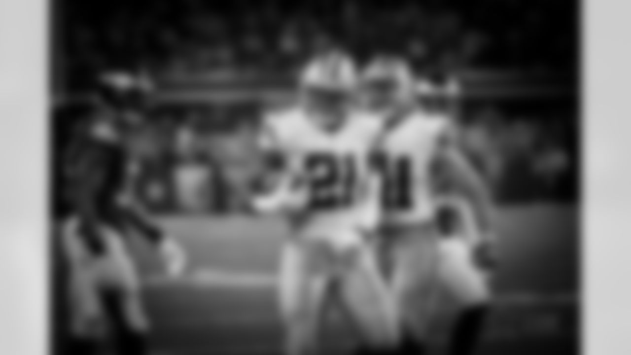 20161030_dal_vs_phi_ezekiel_elliott_selects_jj2102.jpg
