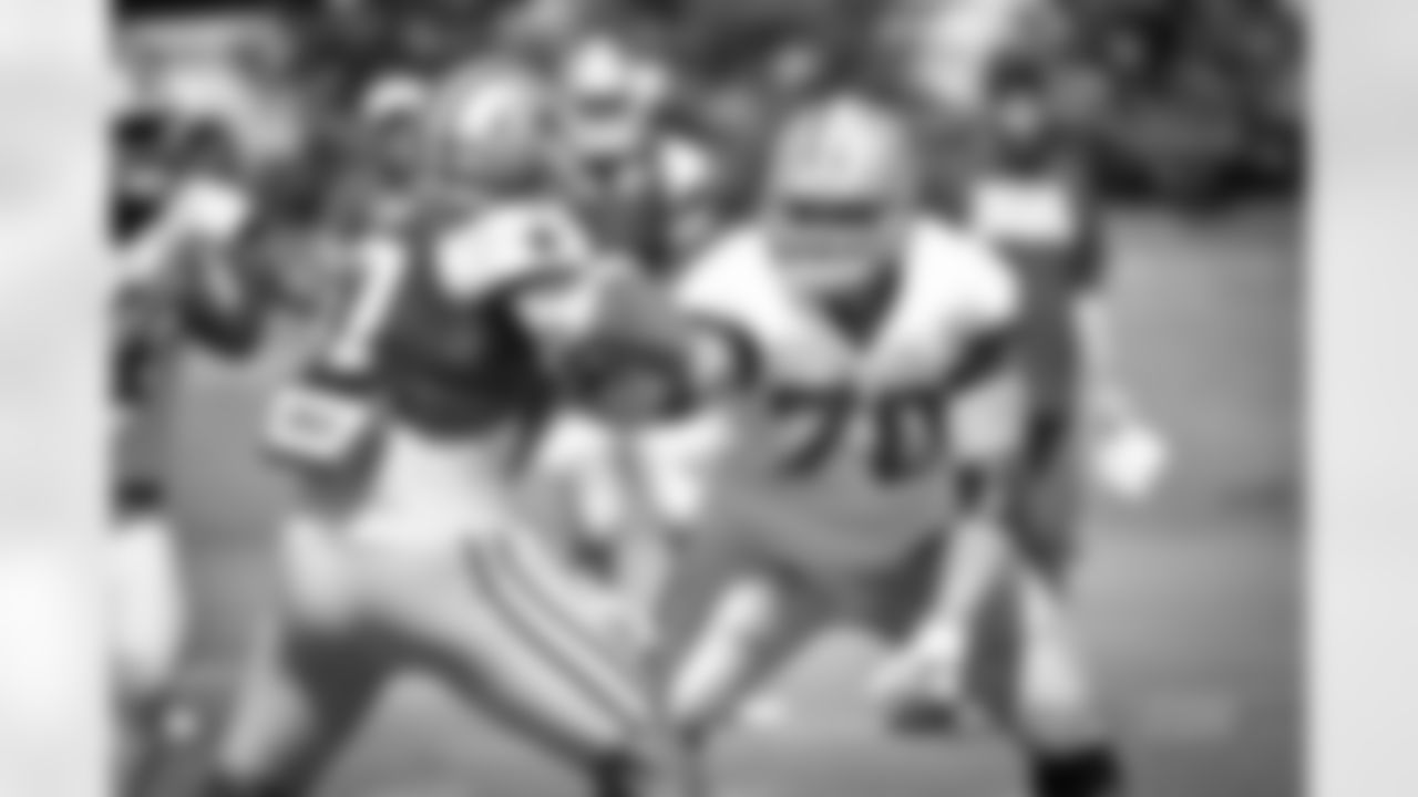 20160921_practice_zack_martin_selects_jj0230.jpg