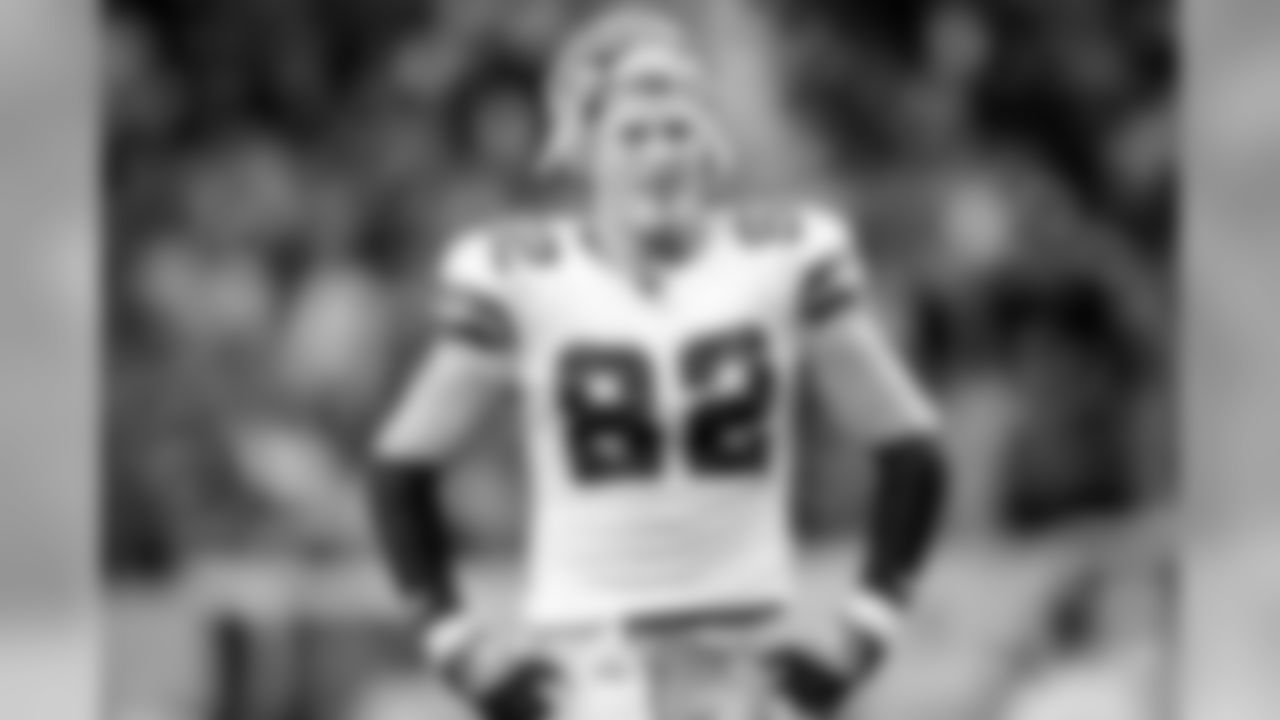 Dallas Cowboys tight end Jason Witten (82) during an NFL wild-card playoff football game against the Philadelphia Eagles, Saturday, Jan. 9, 2010, in Arlington, Texas. (AP Photo/David J. Phillip)
