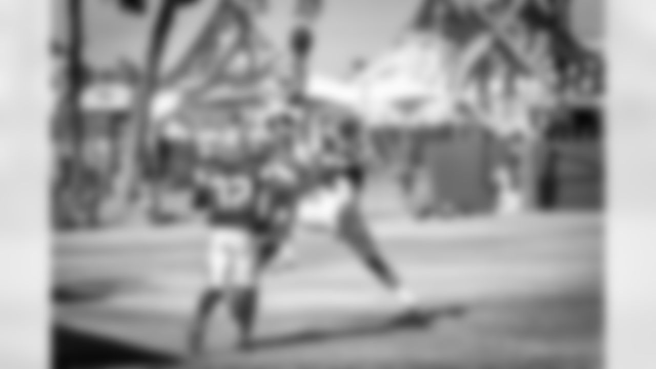 08012015_training_camp_afternoon_dez_bryant_jj334.jpg