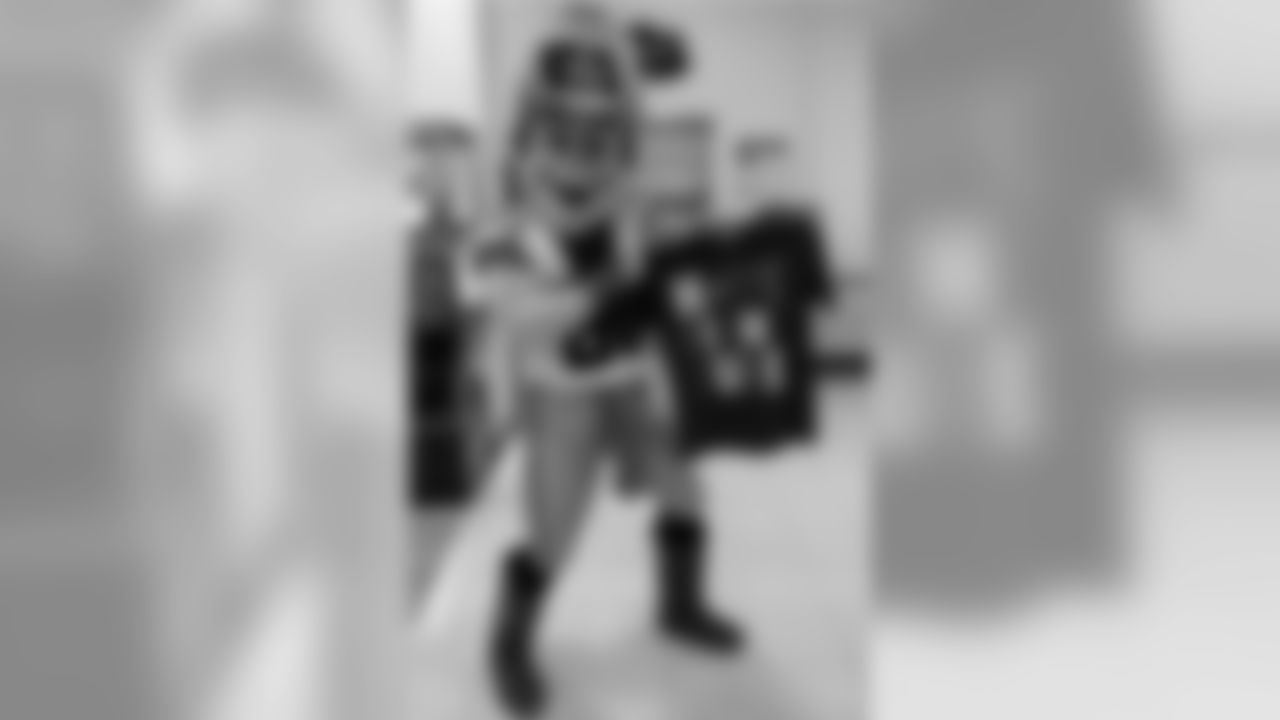 rowdy_-_pink_hope_fight_cure_shirt_at_the_mall_2014_0.jpg