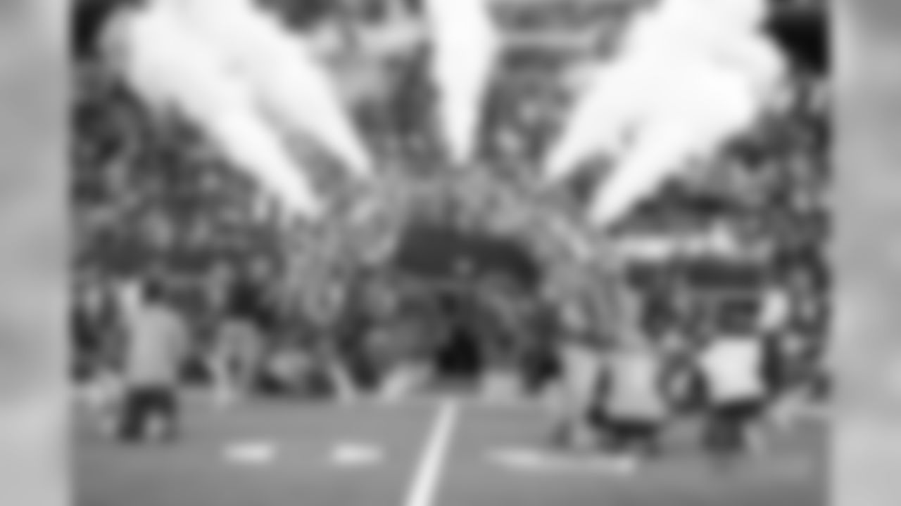 26 August 2018:    Cheerleaders
of the Dallas Cowboys during their NFL week 3 preseason 27-3 loss to the Arizona Cardinals at AT&T Stadium in Arlington, Texas.  Photo by James D. Smith/Dallas Cowboys