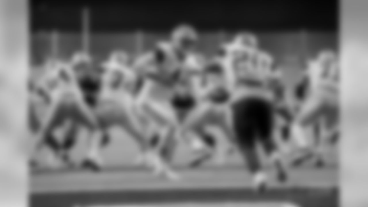 20170828_dal_dak_prescott_selects_jj37971.jpg
