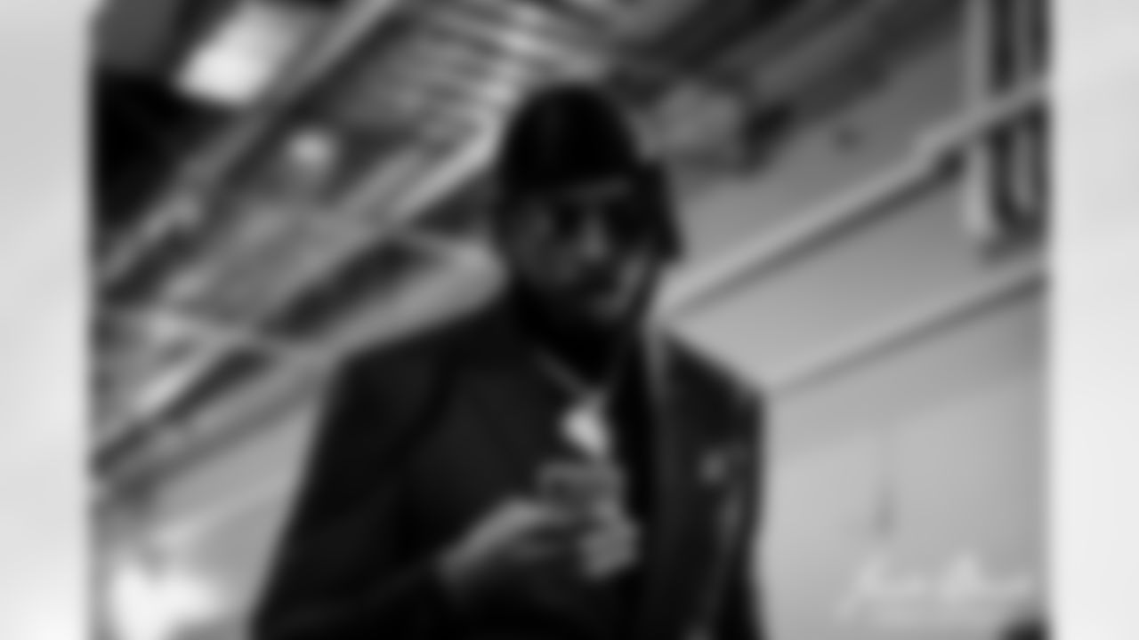 20181230_DAL_Taco Charlton_JJ20512