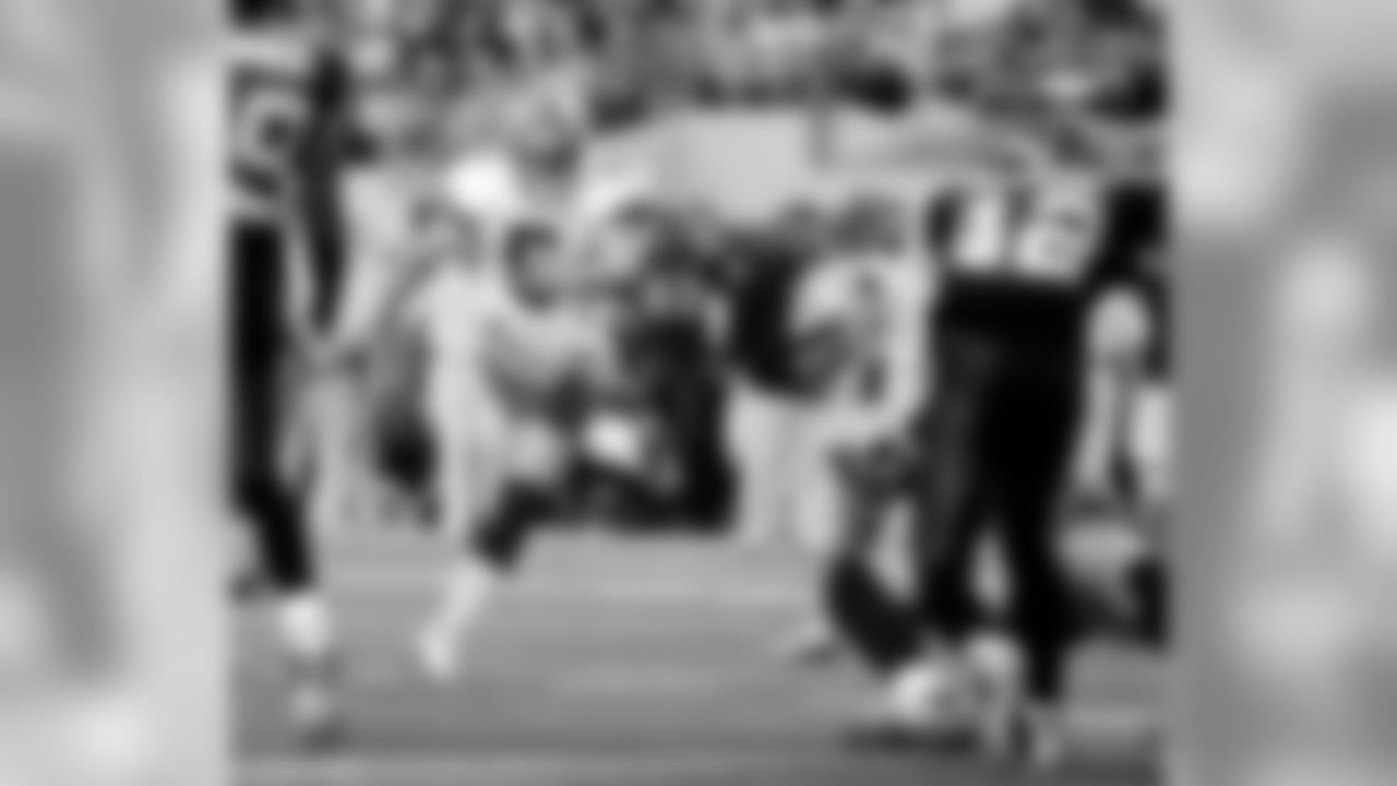 Dallas Cowboys' Dan Bailey kicks a field goal against the Seattle Seahawks during the first half of an NFL football game on Sunday, Nov. 6, 2011, in Arlington, Texas. (AP Photo/Tony Gutierrez)
