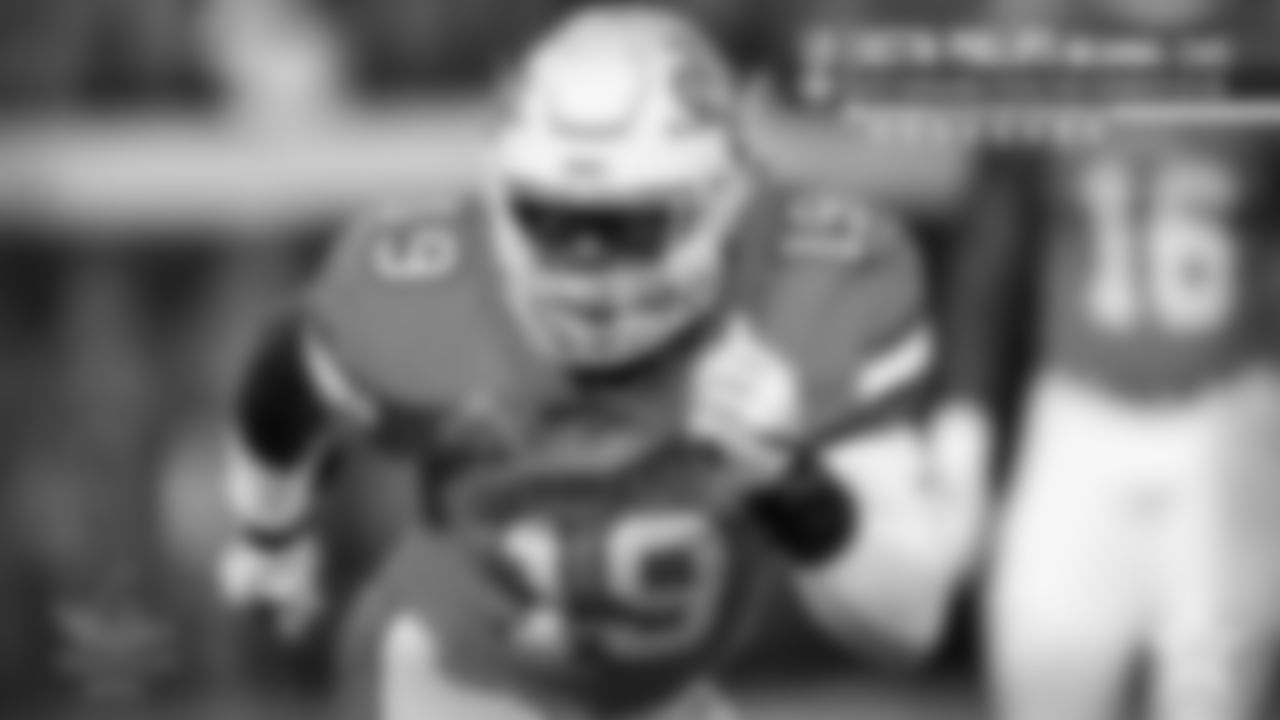 Justin Phillips: Voted a team captain by his teammates last season, Phillips led the Oklahoma State defense with 98 tackles and made All-Big 12 honorable mention.