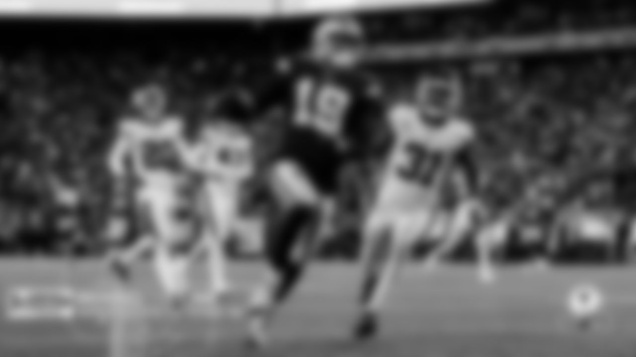 Matchup to Watch… Amari Cooper vs. Giants' secondary
Since joining the Cowboys in 2018, Cooper has averaged 95.5 receiving yards per game in 10 games against NFC East opponents. He has single-handedly given divisional foes fits with his superb route-running skills and dynamic playmaking ability. The Giants must contain him to force Dak Prescott to rely on his complementary weapons in the passing game. Whether the Giants opt to play man or zone, the emphasis must be on neutralizing Cooper's impact on the passing game.