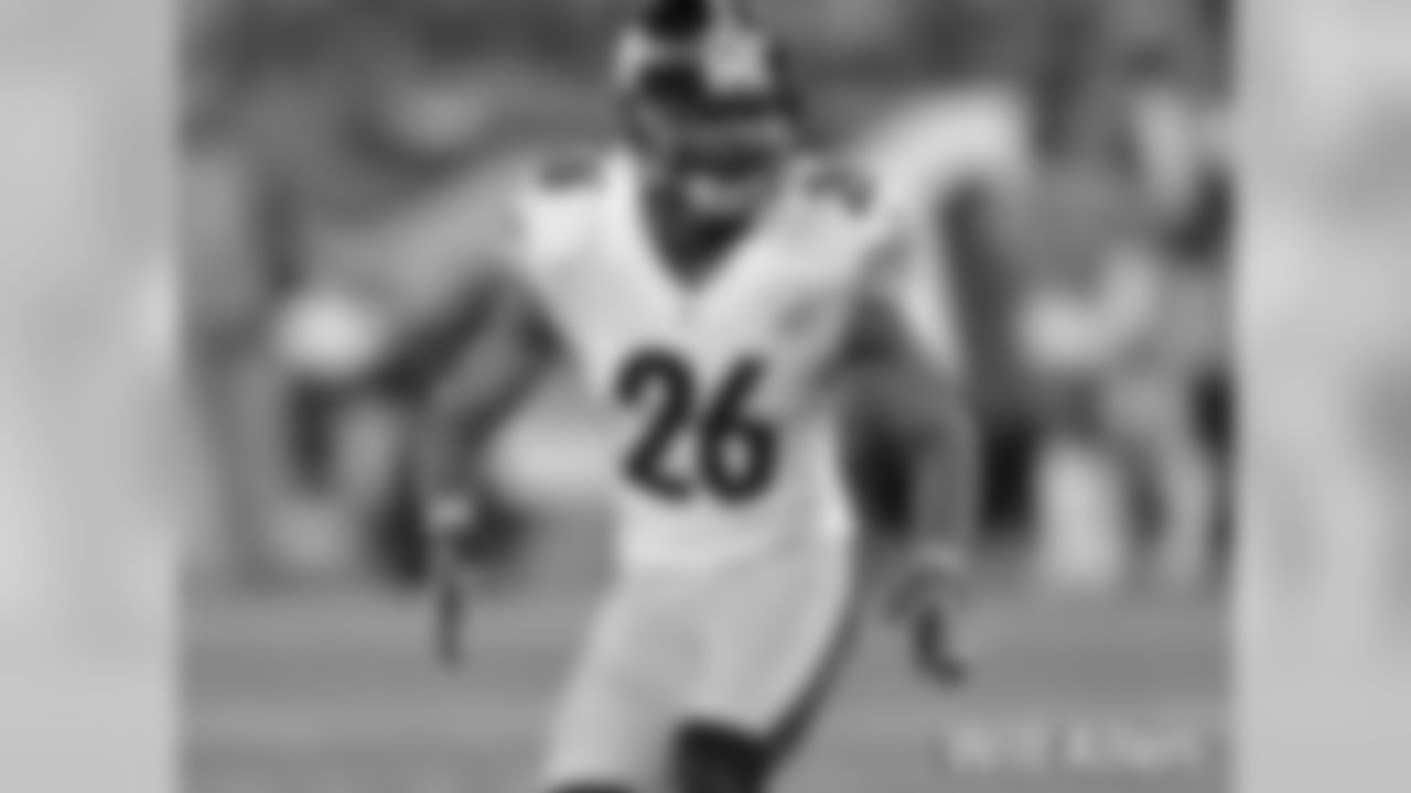 In 2010, Allen signed with the Pittsburgh Steelers, where he played three years.