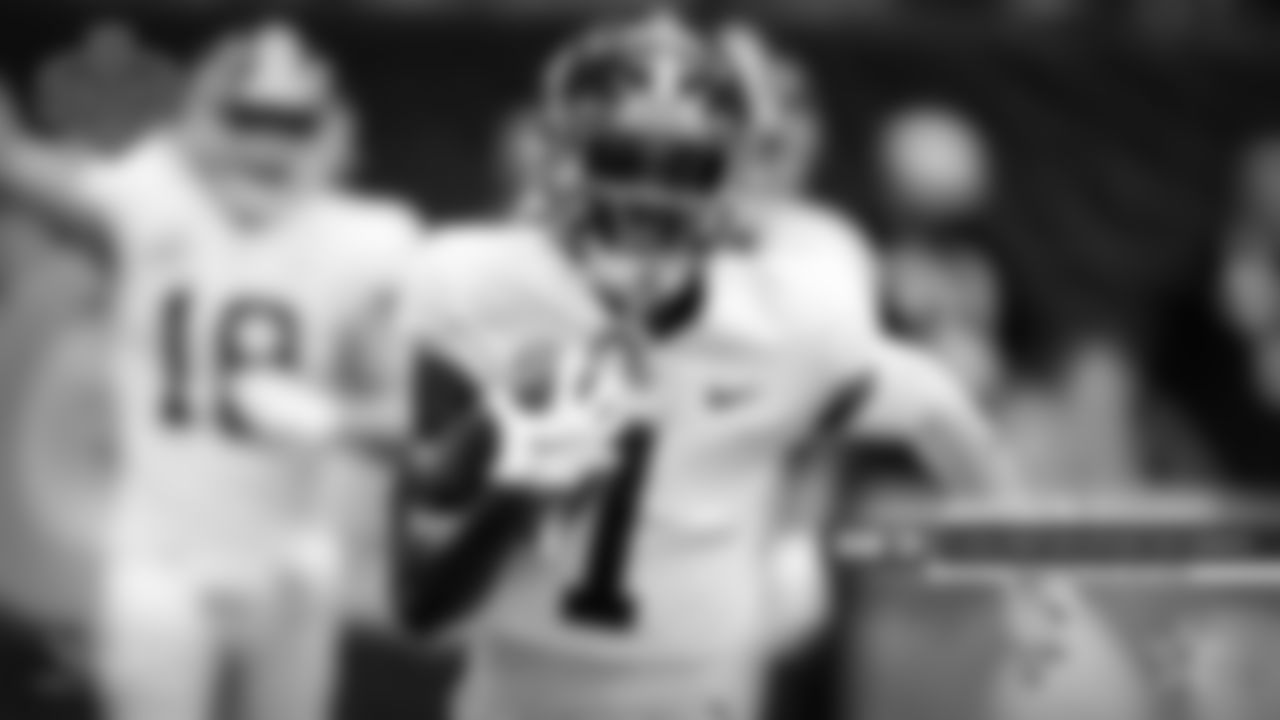 Jameson Williams (Alabama)
First Round: Suffered a torn ACL in the National Championship game this January but could still be the most talented receiver in the draft. Twitchy and electric route runner who excels underneath a defense. Tough to catch after the grab, just as shifty in traffic as he was without the ball.