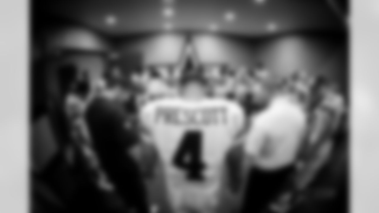 20161030_dal_vs_phi_dak_prescott_selects_jj2068.jpg
