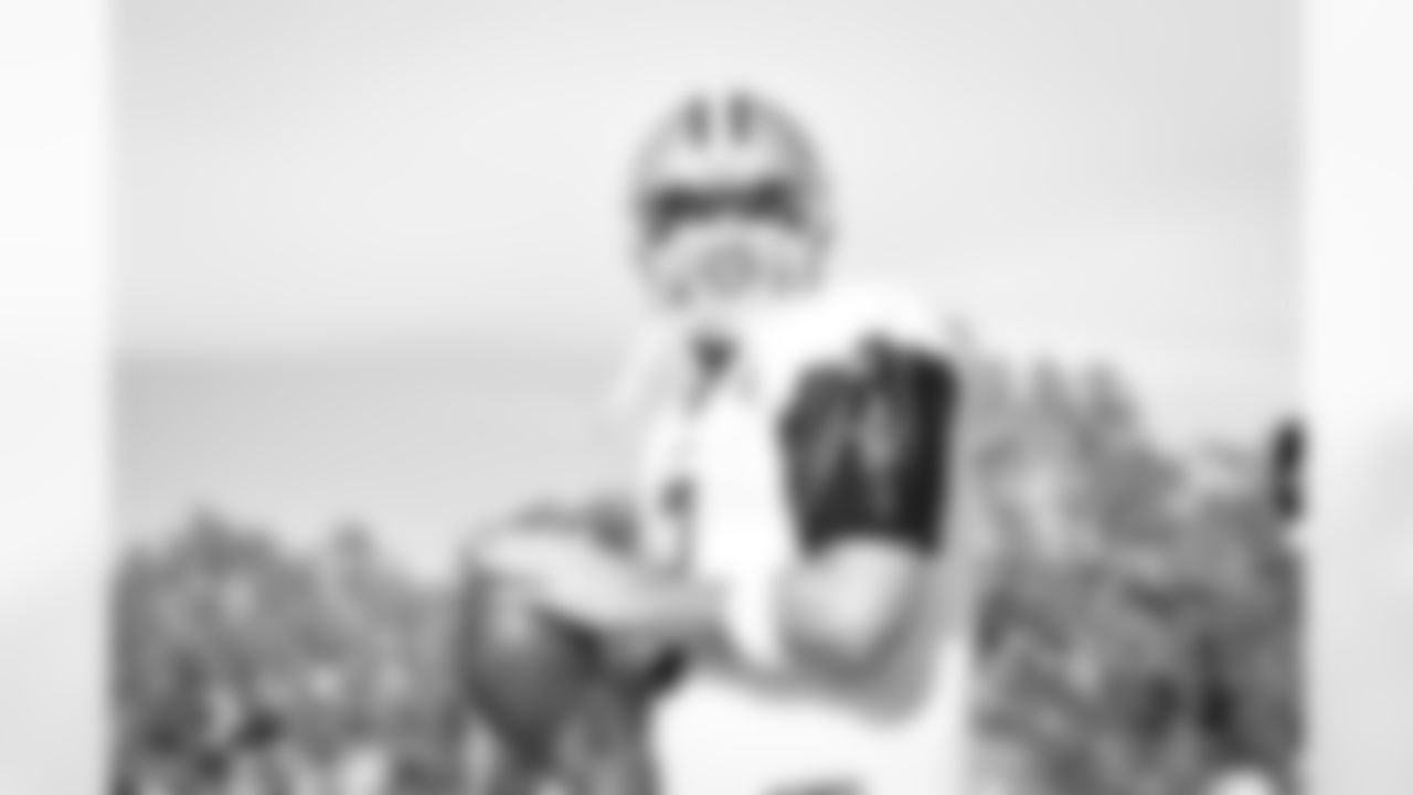 08022015_training_camp_afternoon_romo_jj763.jpg