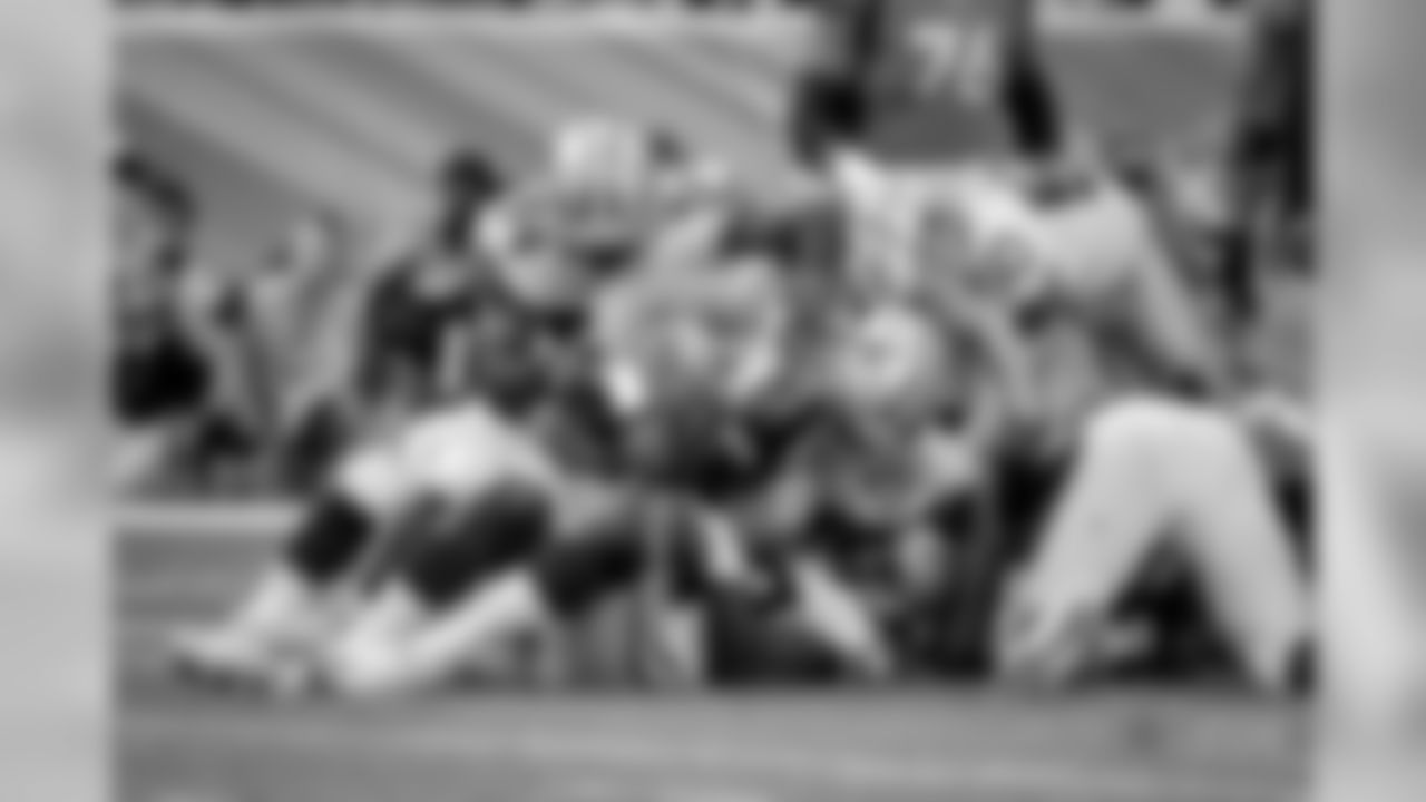 d-20170917_dal_tyrone_crawford_selects_jj44730.jpg