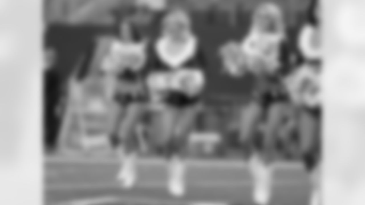 tempCheers_121713_23.jpg