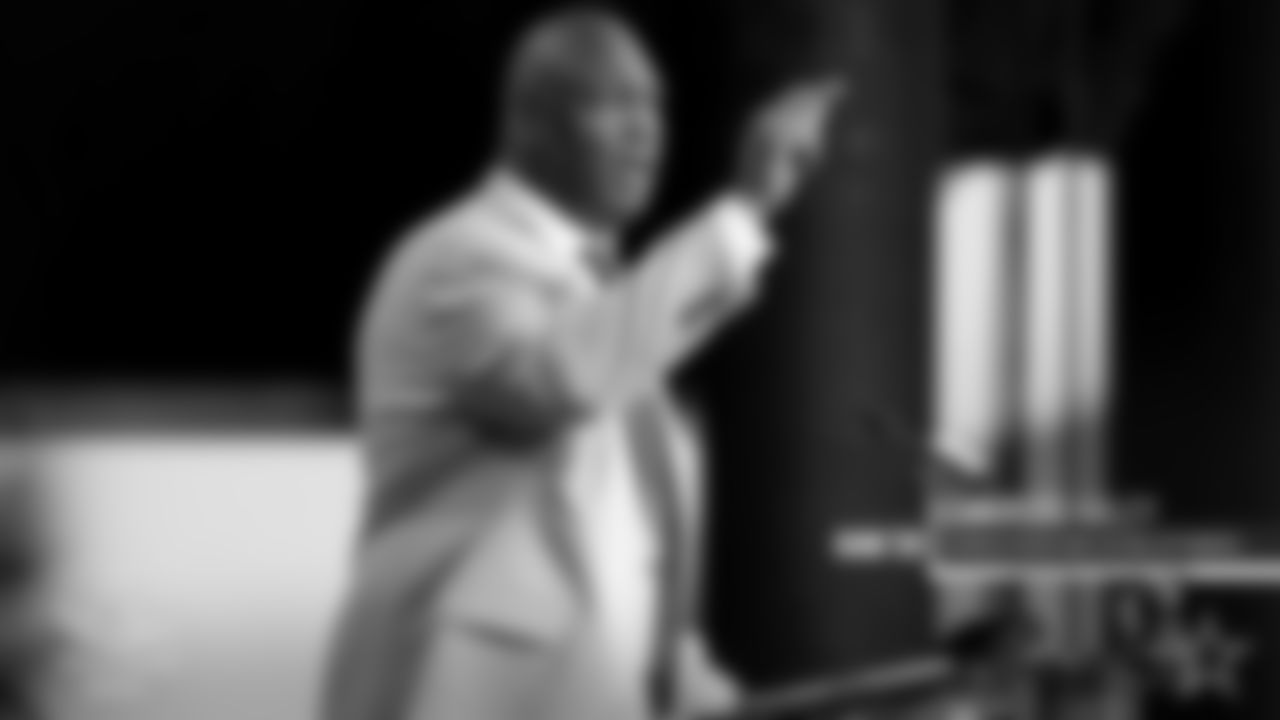 Charles Haley – Inducted 2015
One of the most gifted pass rushers in his time in the NFL, Charles Haley left Dallas as the only player in league history to collect five Super Bowl rings. A mainstay on the Cowboys defensive line since arriving in Dallas via a trade with San Francisco in 1992, Haley earned his final ring in a 27-17 win over Pittsburgh in Super Bowl XXX. As a starter on Super Bowl contenders from his first day in the league, Haley played on 11 playoff teams in his 12 years in the league. Haley joined the San Francisco
49ers in 1986 as the team's fourth round draft pick and developed into one of the NFL's most devastating pass rushers during a career split between the 49ers and Dallas.
Haley was a member of two 49ers championship teams (Super Bowls XXIII and XXIV) before his trade to Dallas. He earned three more Super Bowl rings during his first four seasons with the Cowboys.
Haley began his NFL career at linebacker and led San Francisco in sacks in each of his first six seasons. He recorded four double-digit sack totals with the 49ers, including 12 sacks as a rookie and a career-high and NFC-leading 16 sacks in 1990. He was moved to defensive end after his trade to Dallas and continued to excel at pressuring the quarterback. He added two more double-digit sack seasons in 1994 and 1995. Haley then suffered a serious back injury in 1996 that limited him to just five games. He retired after undergoing surgery. However, after a two-year hiatus, Haley re-signed with the 49ers as a backup defensive end for two playoff games in 1998. He came back to play one final season in 1999 and added three sacks to his career total.
When he walked away for the final time, Haley had amassed 100.5 sacks during his 169-game career.