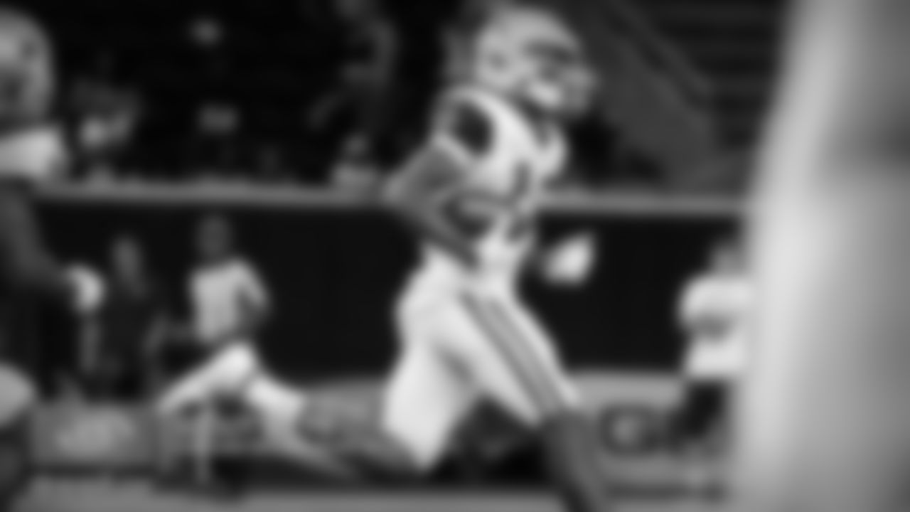What a clutch play by Michael Gallup during the Compete Period. With the first two plays of the series not going as planned, Dak Prescott ripped a pass to Gallup on a deep in-cut with Anthony Brown all over him. As Gallup extended for the ball, so did Brown. As a result, it was knocked up in the air. Gallup was able to maintain his focus and pull the ball down for the reception to pull the offense out of the hole.