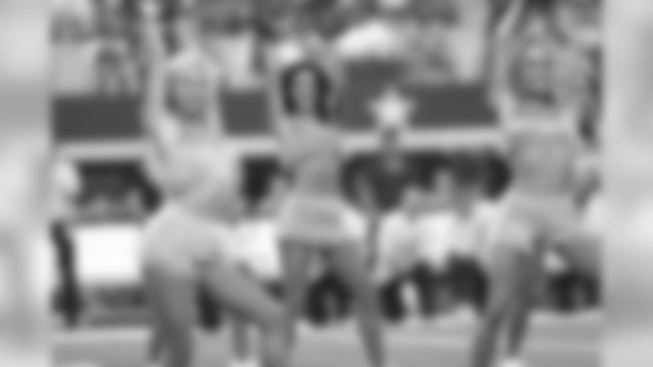 temp20141005_DAL_cheers_BCA_halftime54_Lacey.jpg