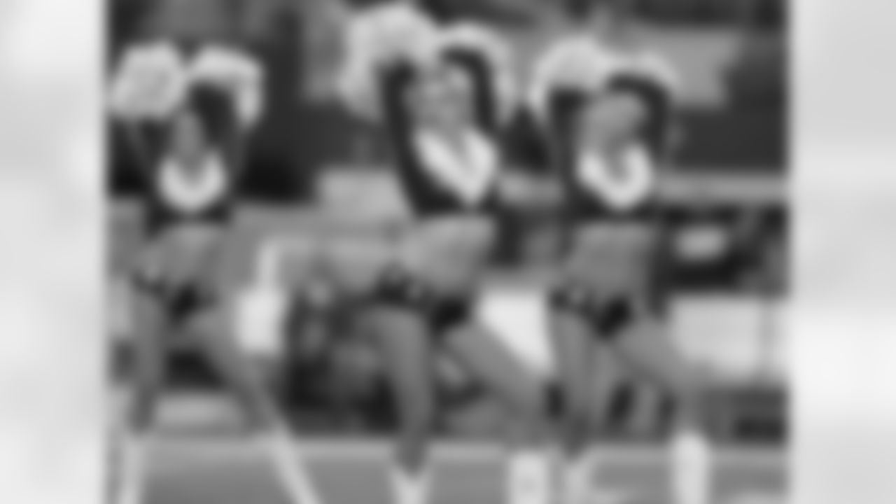 tempCheers_121713_22.jpg