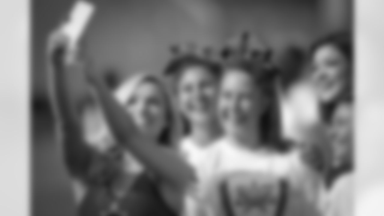 20160729_dal_cheers_camp32.jpg