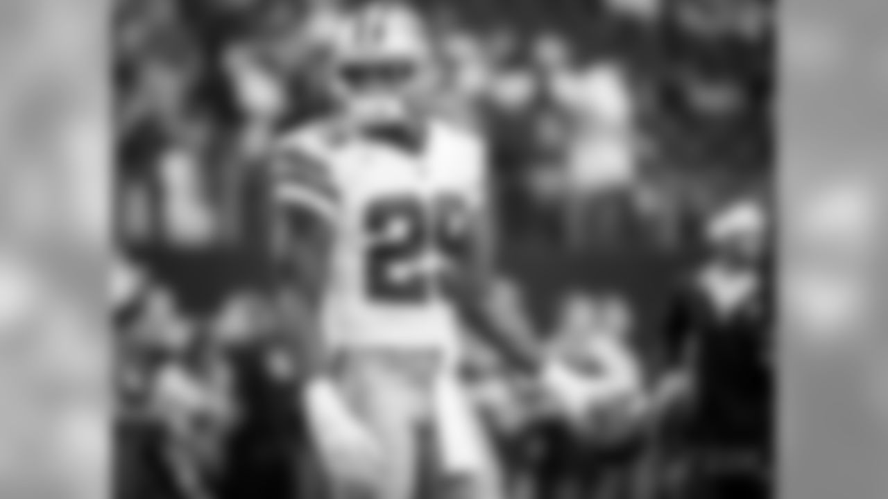 Dallas Cowboys running back DeMarco Murray (29) warms up before an NFL football game against the New York Giants, Sunday, Oct., 19, 2014, in Arlington, Texas. (AP Photo/Brandon Wade)