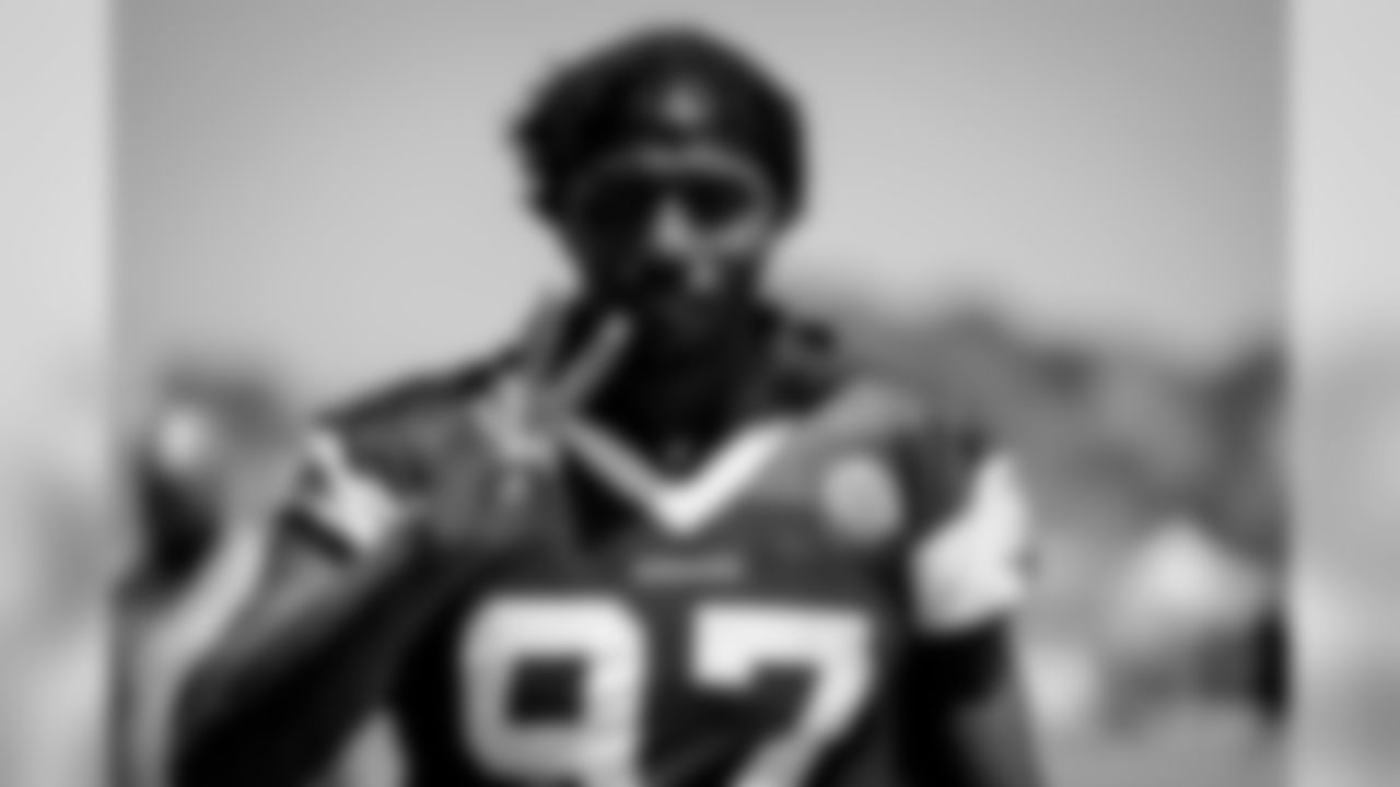 20180815_Training Camp_Taco Charlton_Selects_JJ_013801