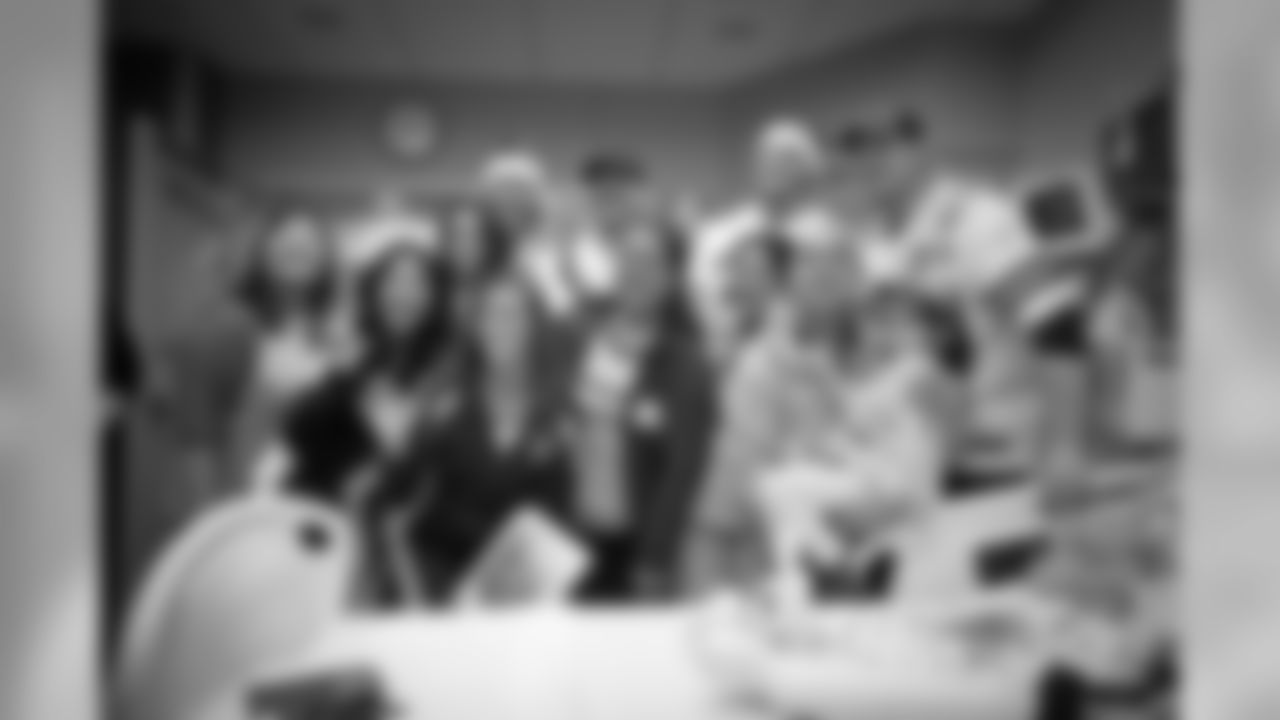 20161205_dal_childrens_hospital_visit87.jpg