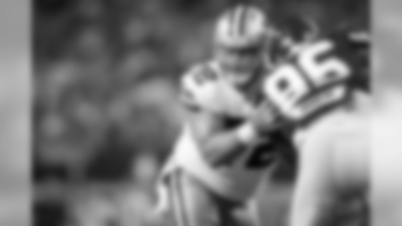 05 November 2017: Travis Frederick (72)
of the Dallas Cowboys during their NFL week 9 regular season game 28-17 win over the Kansas City Chiefs at AT&T Stadium in Arlington, Texas. Photo by Sam Smith/Dallas Cowboys