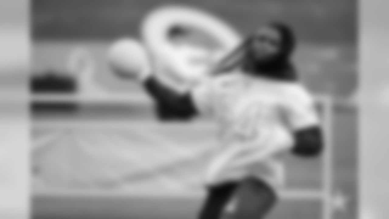 NFC linebacker Jaylon Smith of the Dallas Cowboys competes in the Epic Pro Bowl Dodgeball challenge at the 2020 Pro Bowl Skills Showdown Wednesday, Jan. 22, 2020, in Kissimmee, Fla. The event will be broadcast tomorrow at 9 p.m. ET on ESPN. (AP Photo/Gregory Payan)