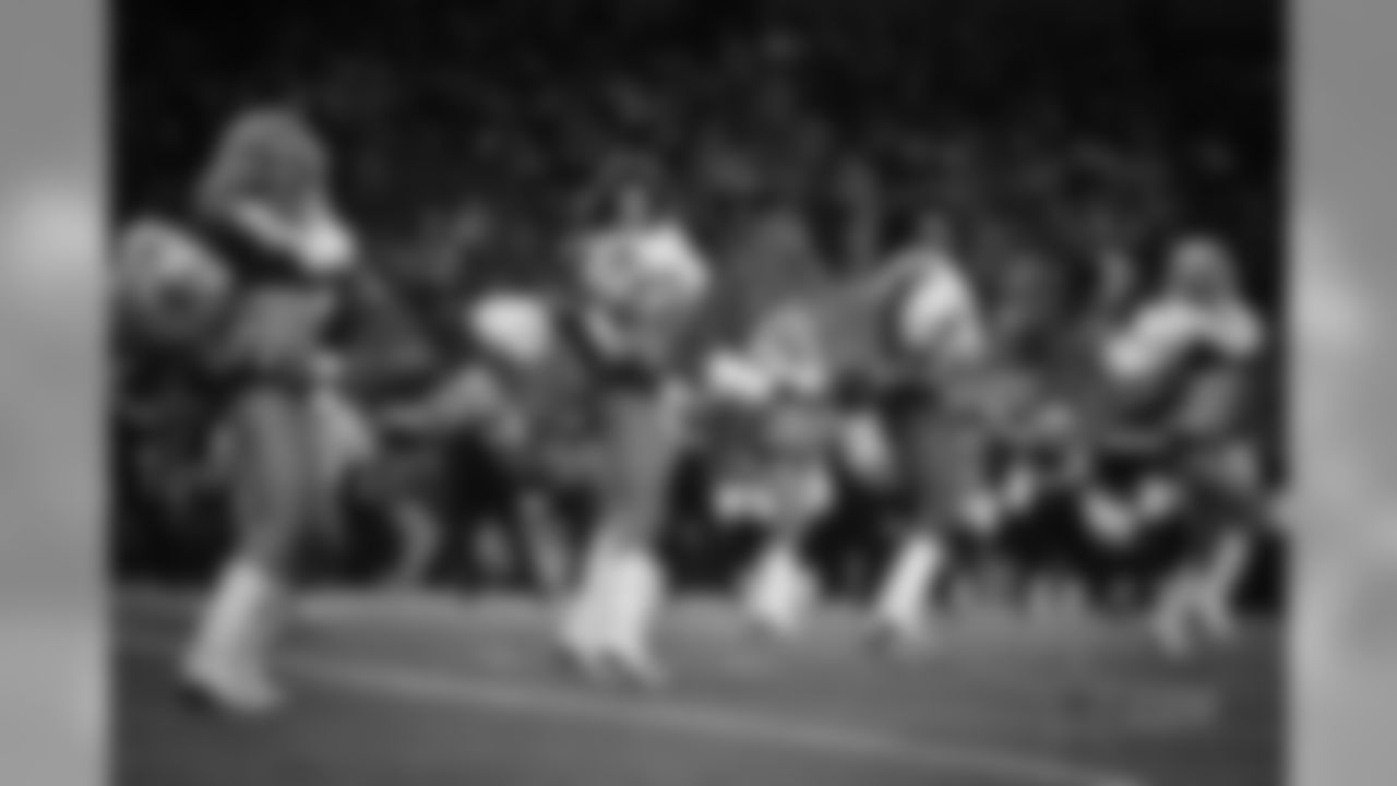 20161218_dal_cheer_all_jj17415.jpg